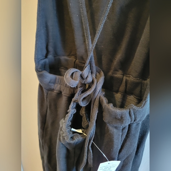 XS American Eagle Crisscross Open Back, Adjustable, Wide Leg, Cropped Romper - Picture 3 of 6
